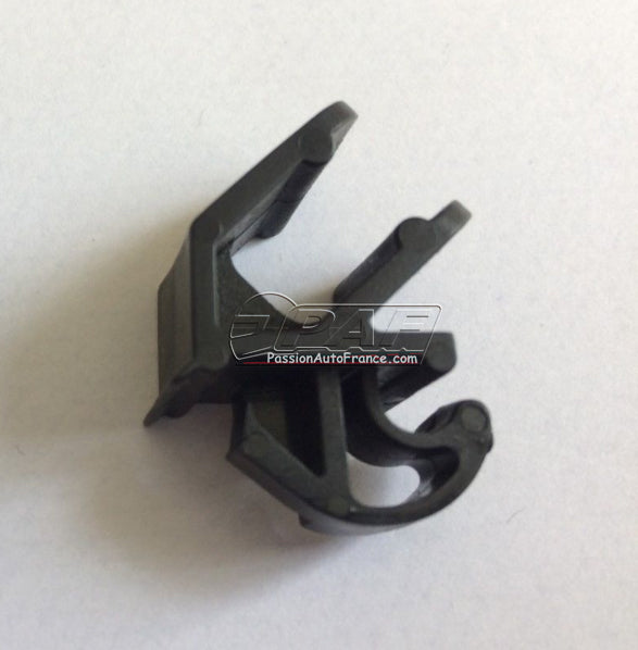 Ford bonnet support clip
